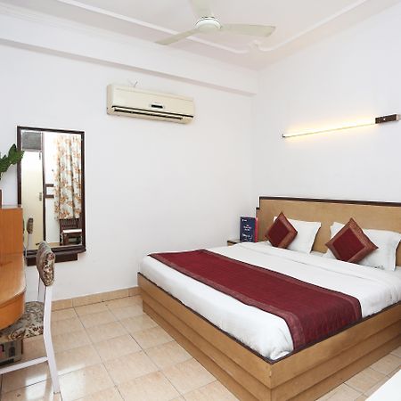 Capital O 10750 Hotel Vivek New Delhi Exteriör bild