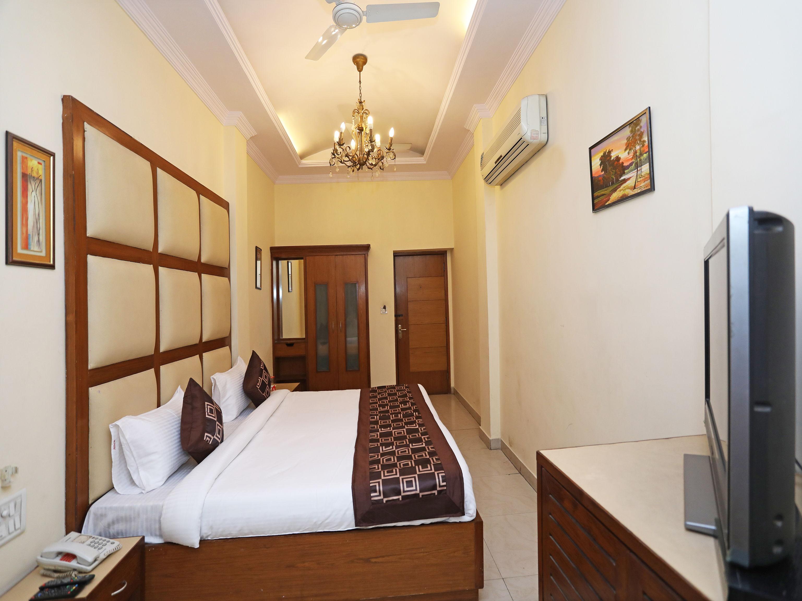 Capital O 10750 Hotel Vivek New Delhi Exteriör bild