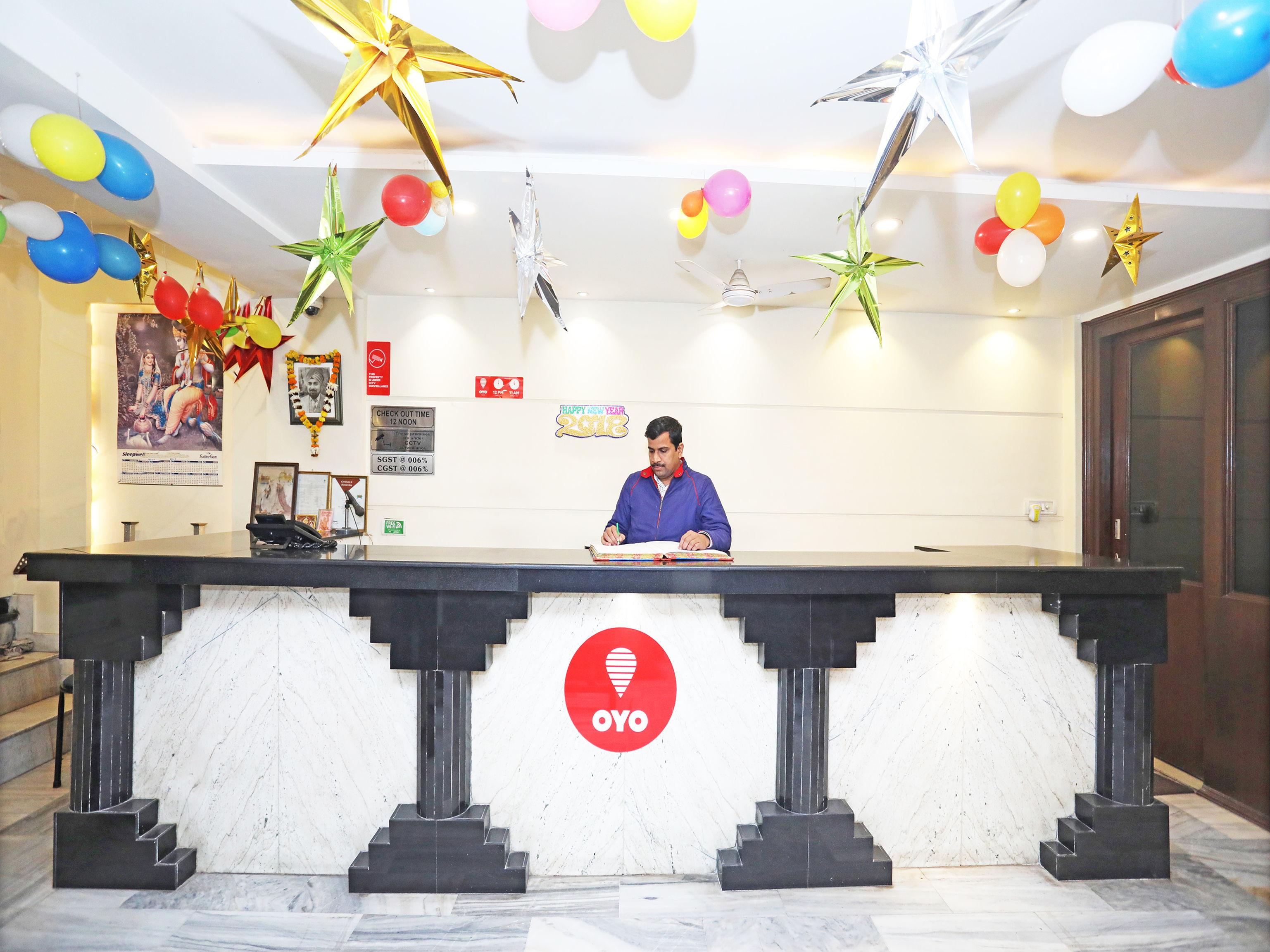 Capital O 10750 Hotel Vivek New Delhi Exteriör bild