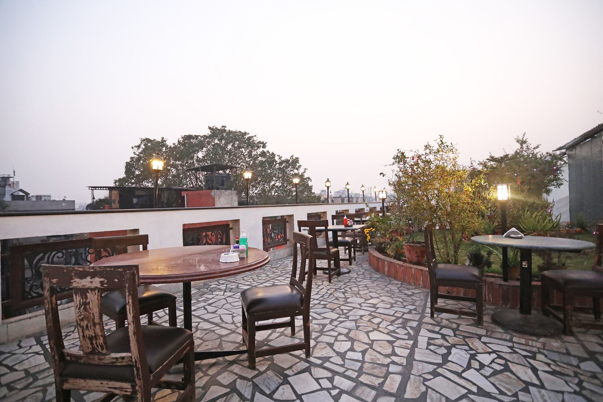 Capital O 10750 Hotel Vivek New Delhi Exteriör bild