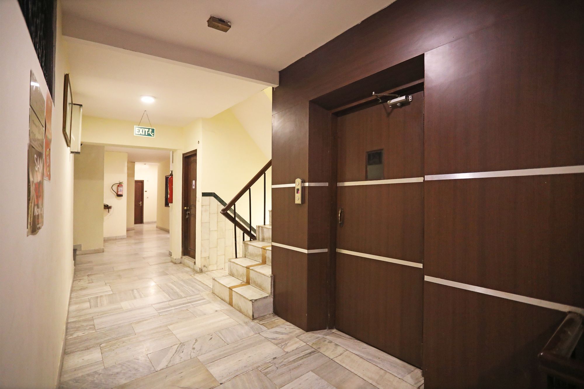 Capital O 10750 Hotel Vivek New Delhi Exteriör bild