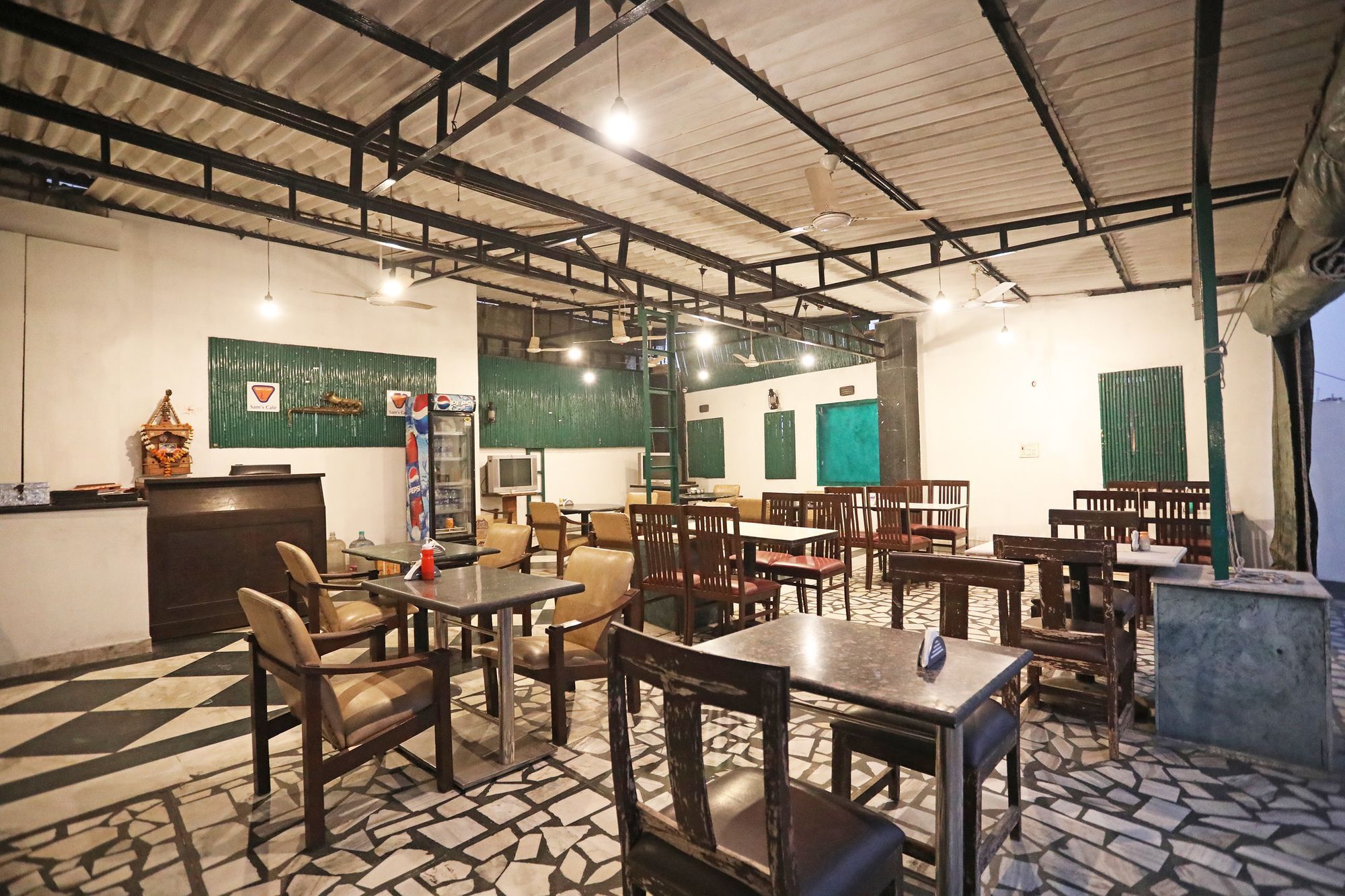 Capital O 10750 Hotel Vivek New Delhi Exteriör bild